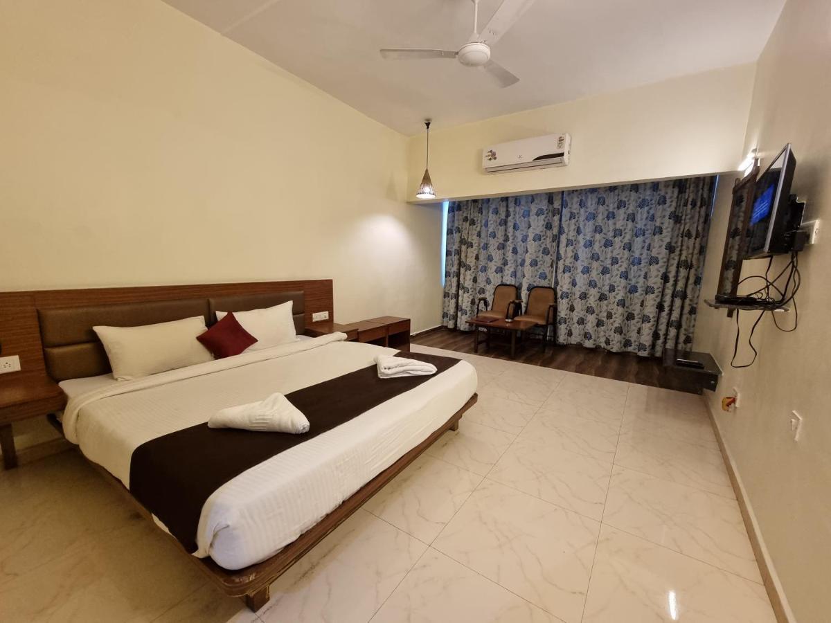 Hotel Lions Den Lonavala Dış mekan fotoğraf