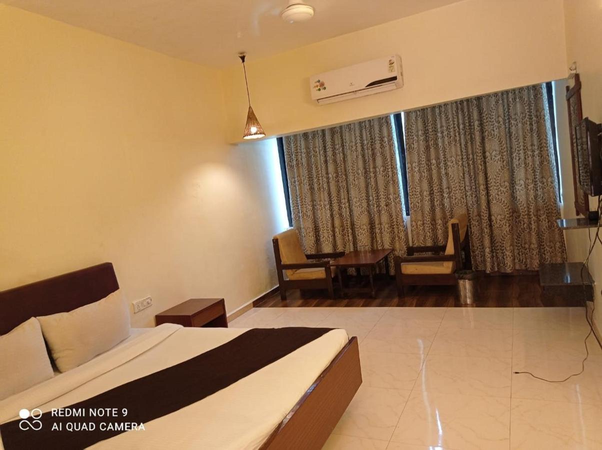 Hotel Lions Den Lonavala Dış mekan fotoğraf