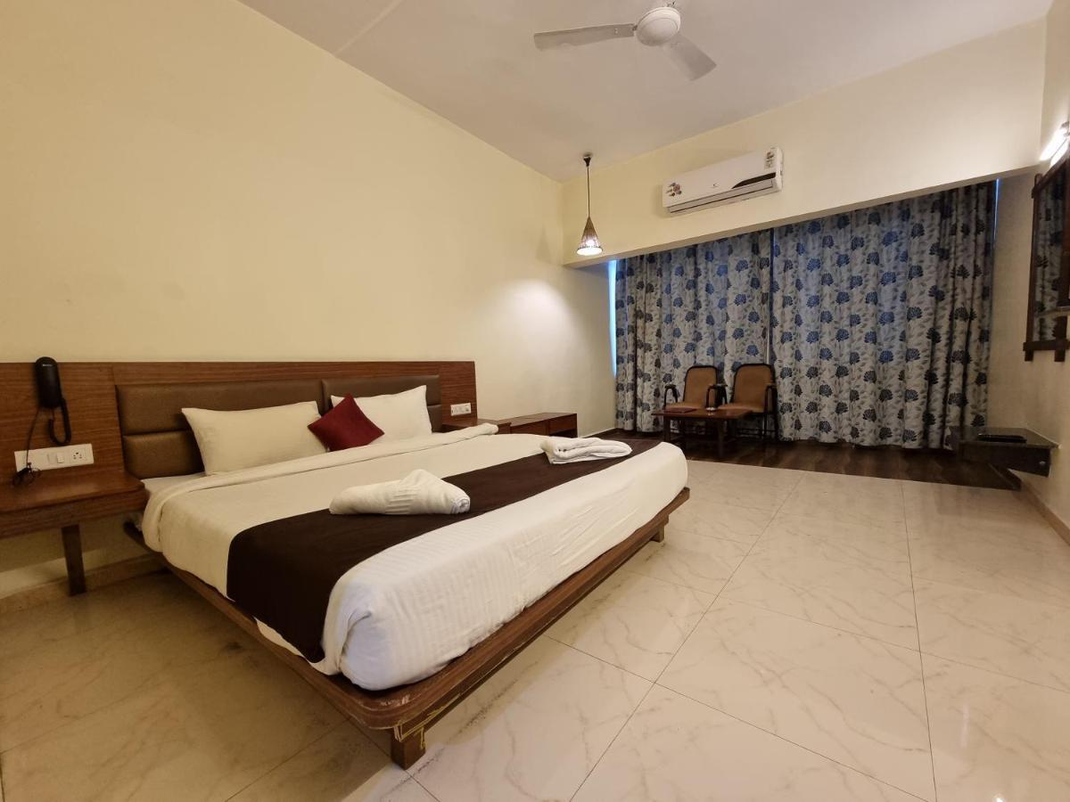Hotel Lions Den Lonavala Dış mekan fotoğraf