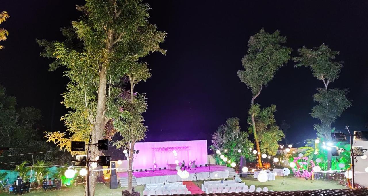 Hotel Lions Den Lonavala Dış mekan fotoğraf