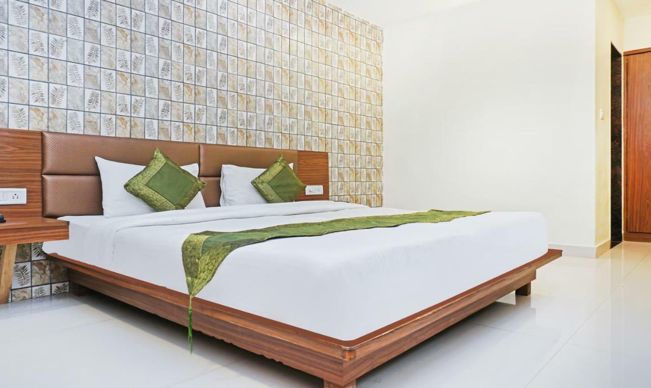 Hotel Lions Den Lonavala Dış mekan fotoğraf
