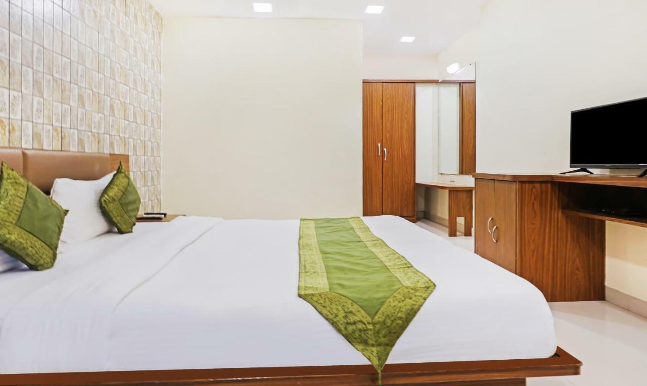 Hotel Lions Den Lonavala Dış mekan fotoğraf